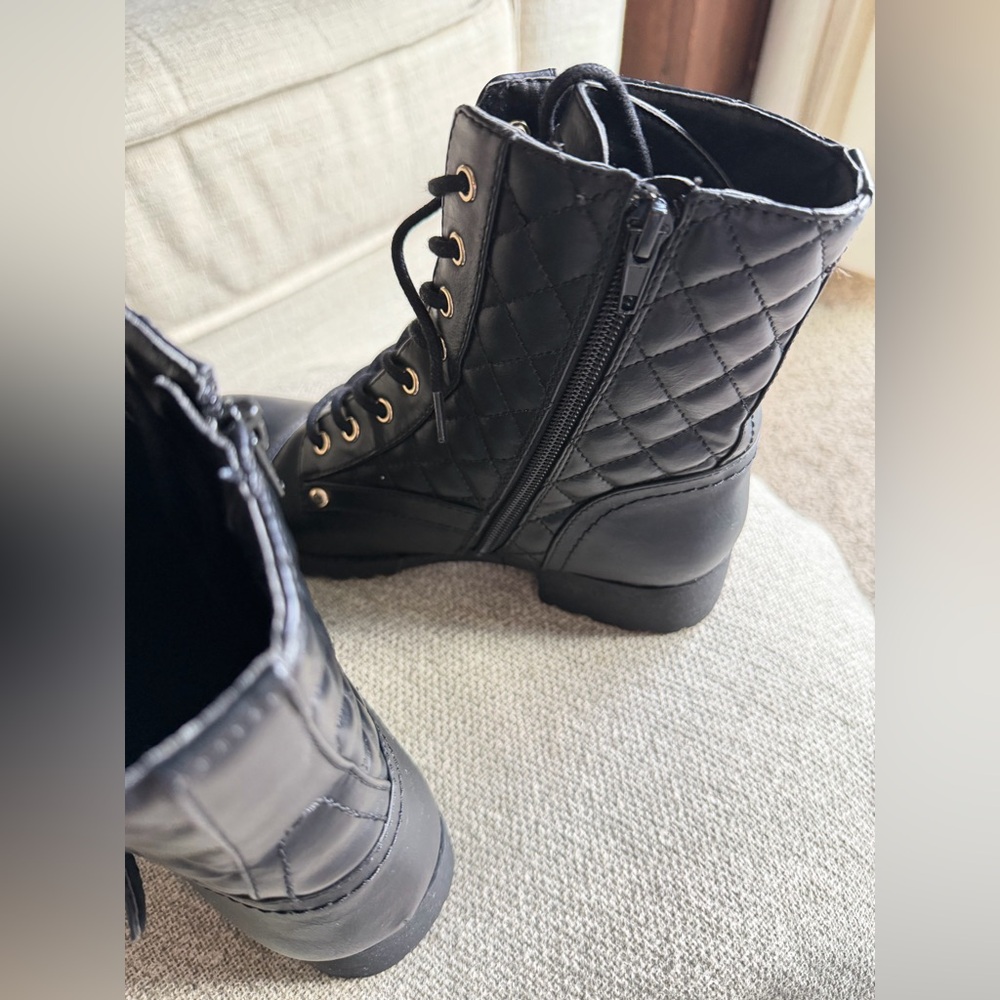 G by Guess Black Quilted Combat Boots for Women Sz 6.5M NWOT Lace Up - Picture 10 of 10